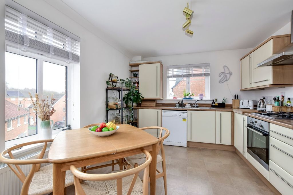 Property photo 2 of 11 Kitchen Diner