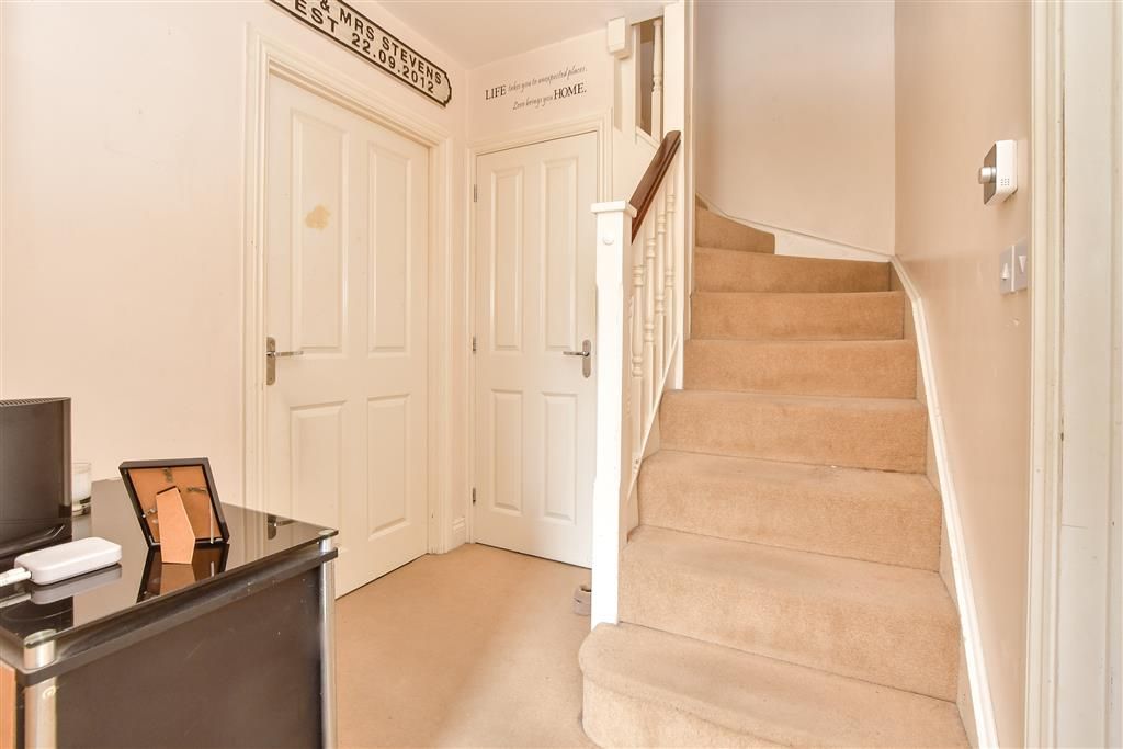 Property photo 3 of 11 Entrance Hall
