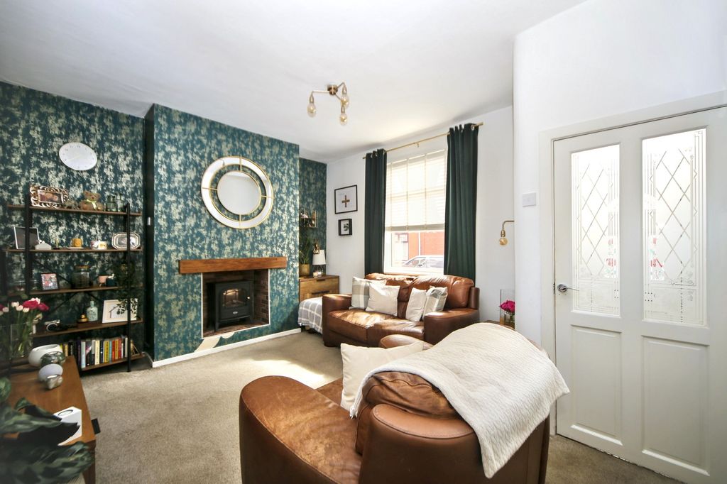 Property photo 2 of 20