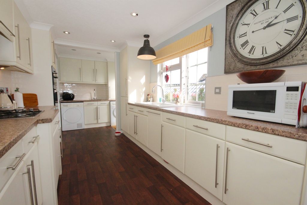 Property photo 3 of 13 Kitchen
