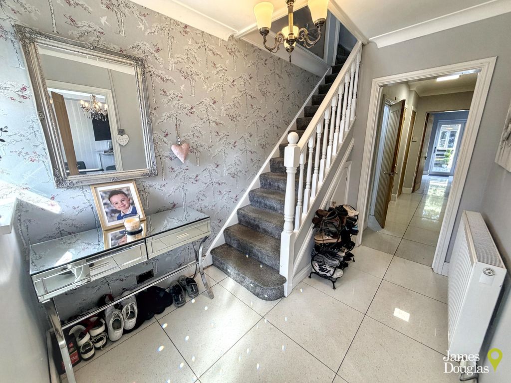 Property photo 3 of 20 Eh1