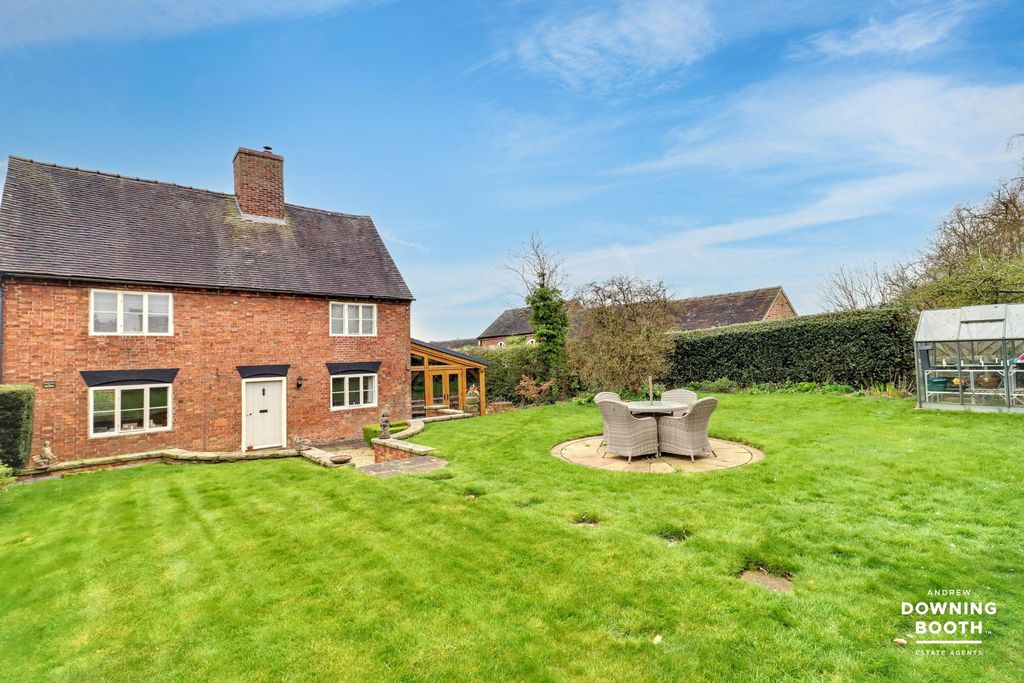 Property photo 2 of 37