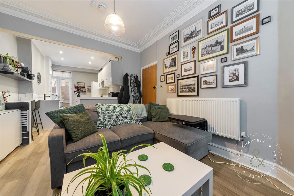 Property photo 2 of 21 Tewkesbury-Street-13.Jpg