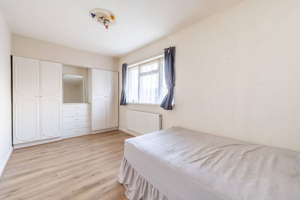 Property photo 3 of 5