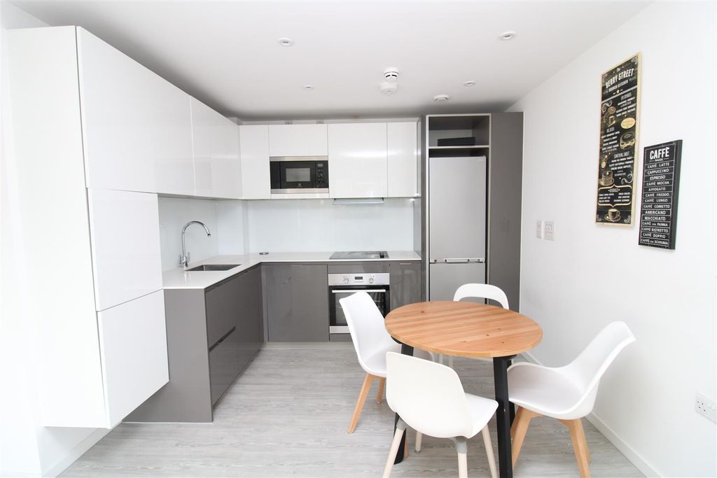 Property photo 1 of 9 Kitchen