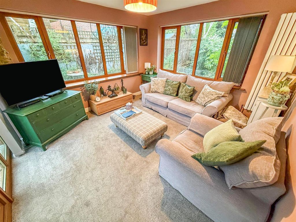 Property photo 3 of 31 Sitting Room