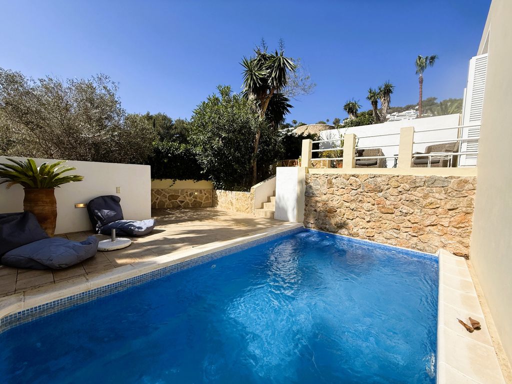 Property photo 1 of 34