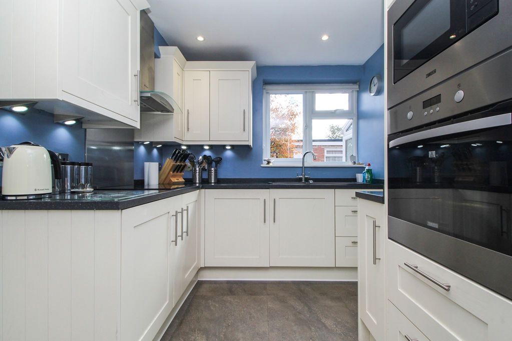Property photo 3 of 18 Kitchen