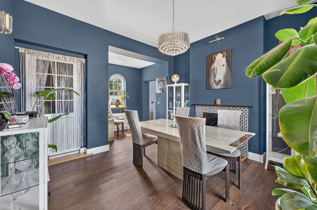 Property photo 3 of 55 Dining Room