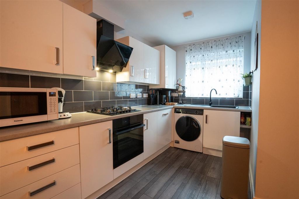 Property photo 2 of 17 Kitchen Diner