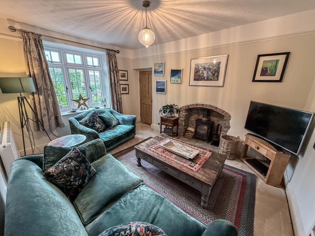Property photo 2 of 31