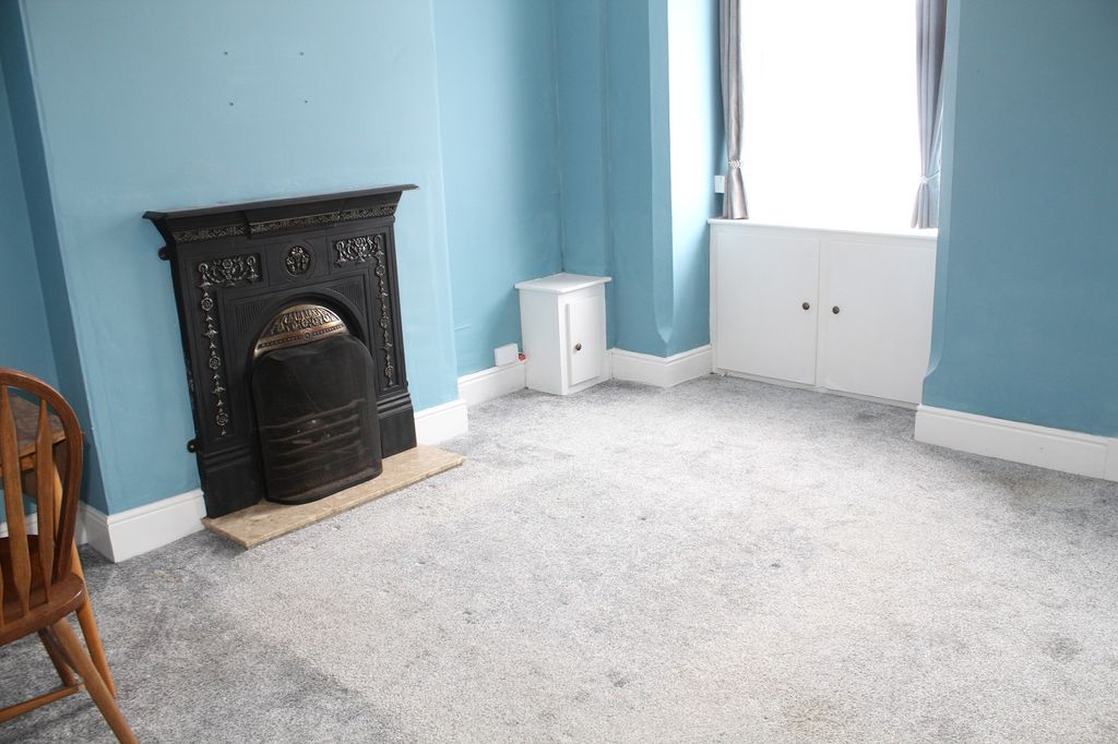 Property photo 2 of 10 Lounge