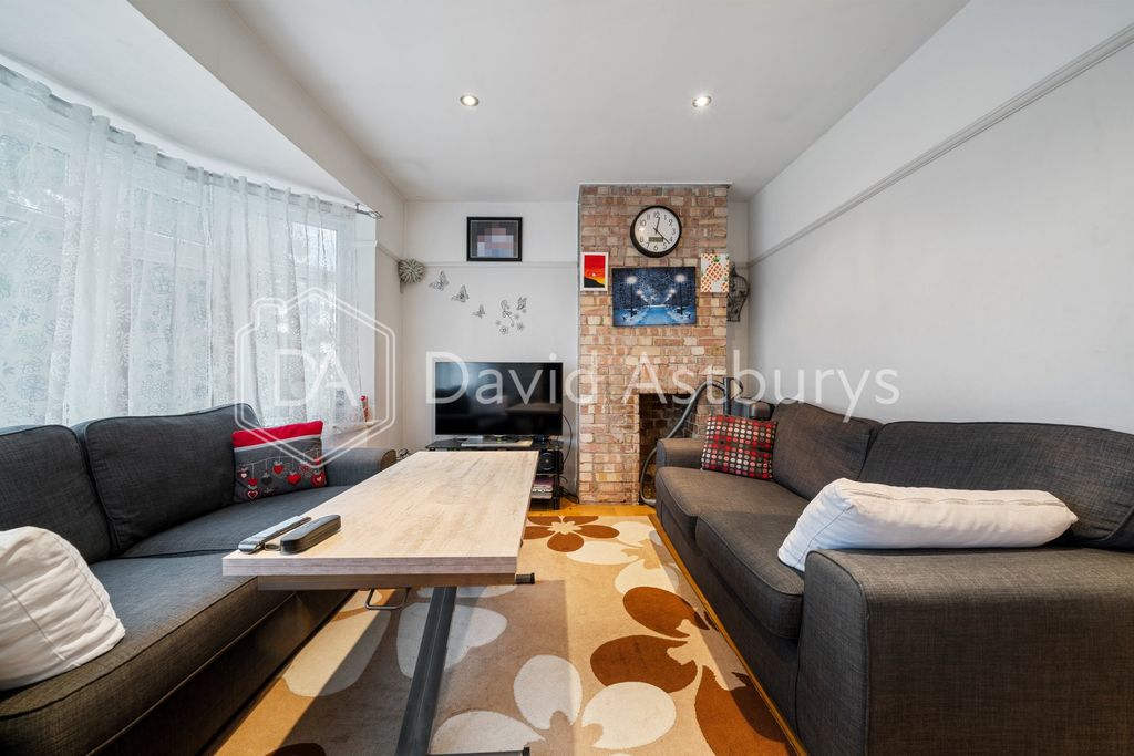 Property photo 3 of 12