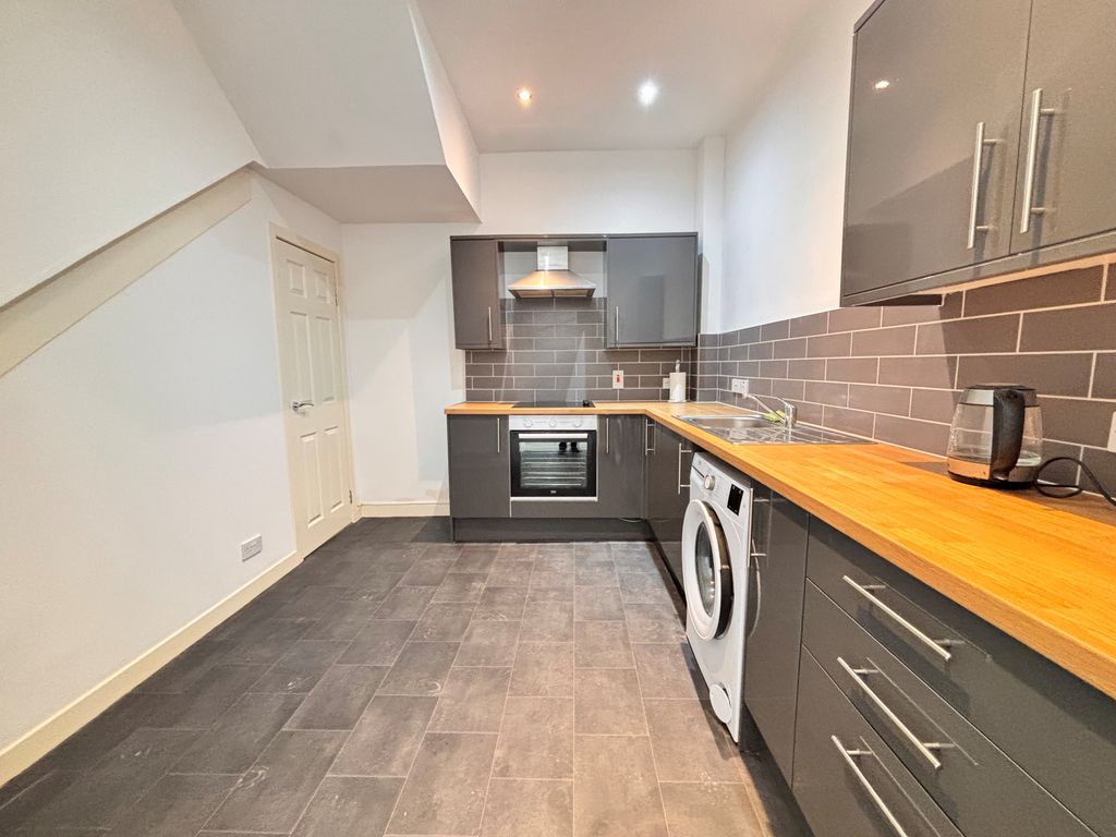Property photo 3 of 7 Kitchen