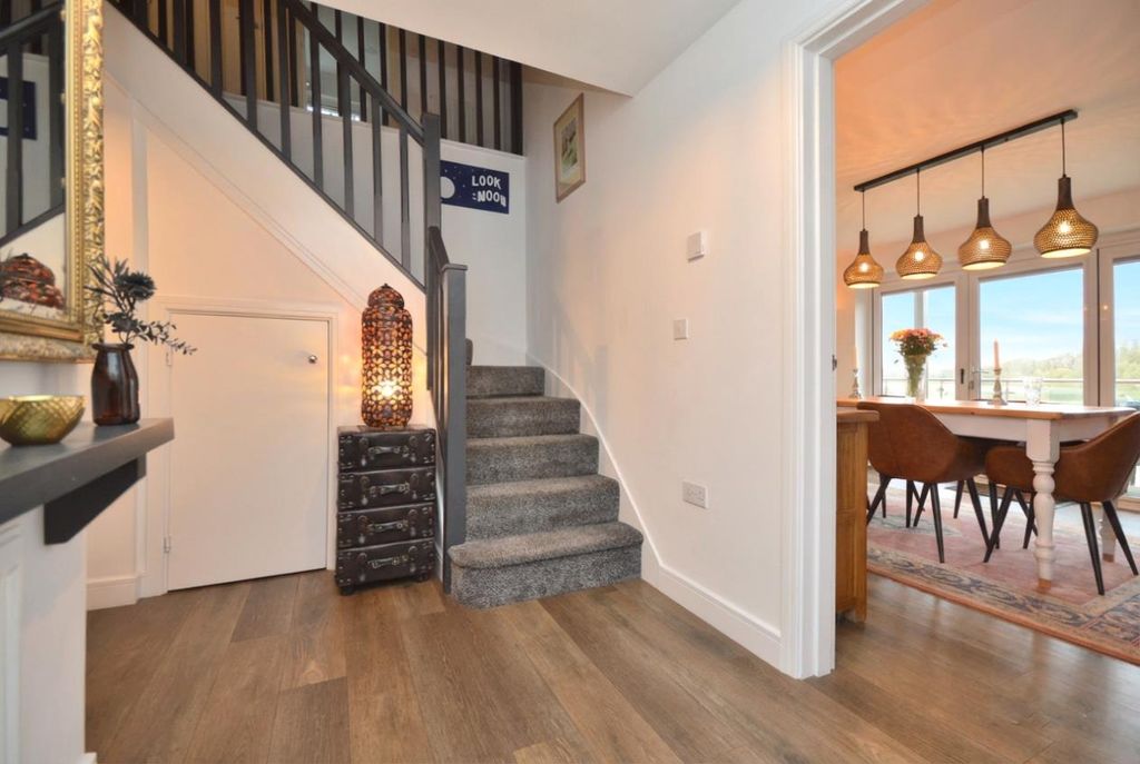 Property photo 2 of 27 Hallway