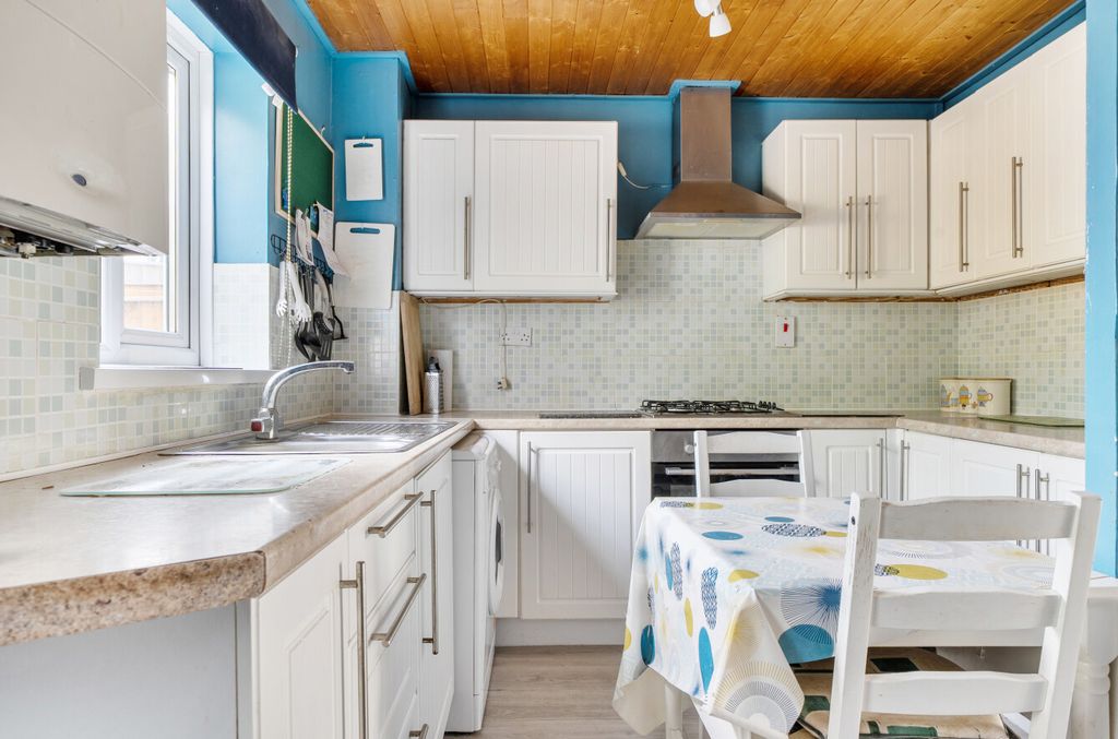 Property photo 2 of 14 1437946-9-69cc161...