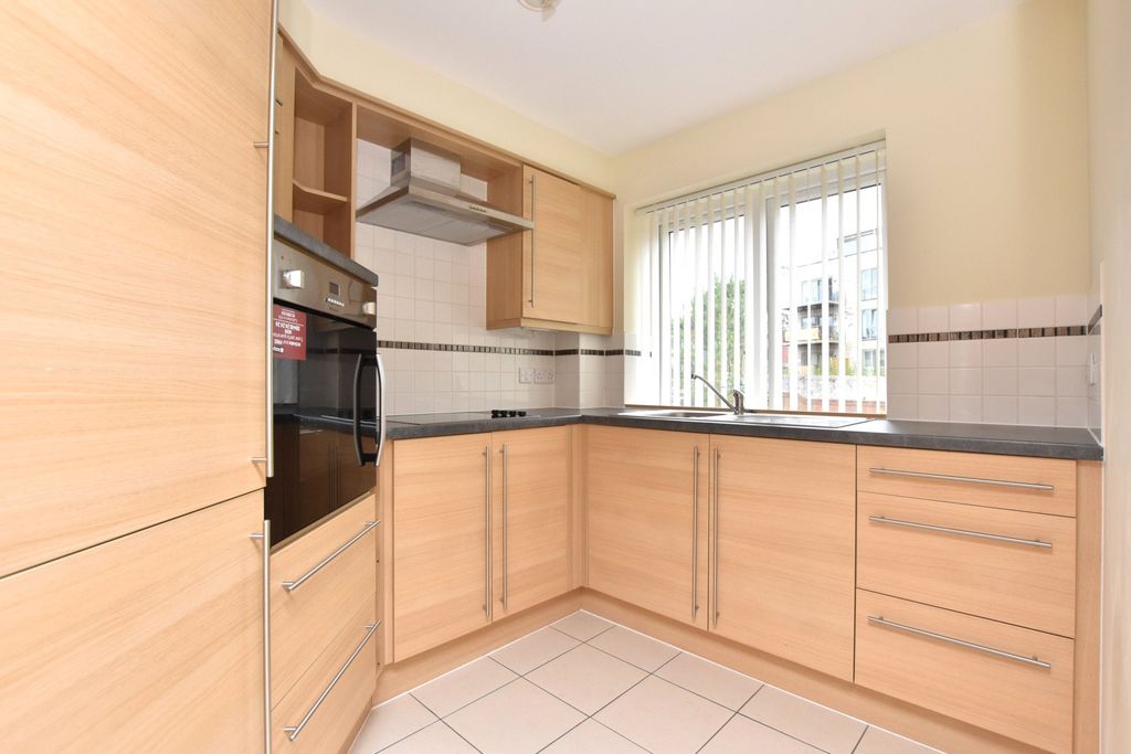 Property photo 3 of 16 Kitchen