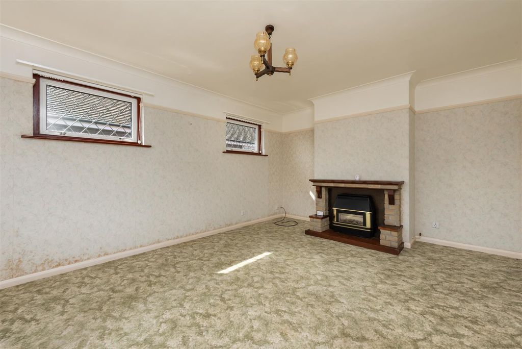 Property photo 3 of 13 Canterbury Road, Westbrook, Margate