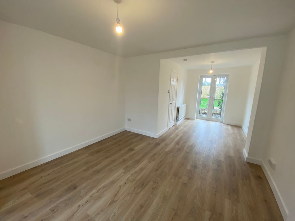 Property photo 3 of 10 Living Room
