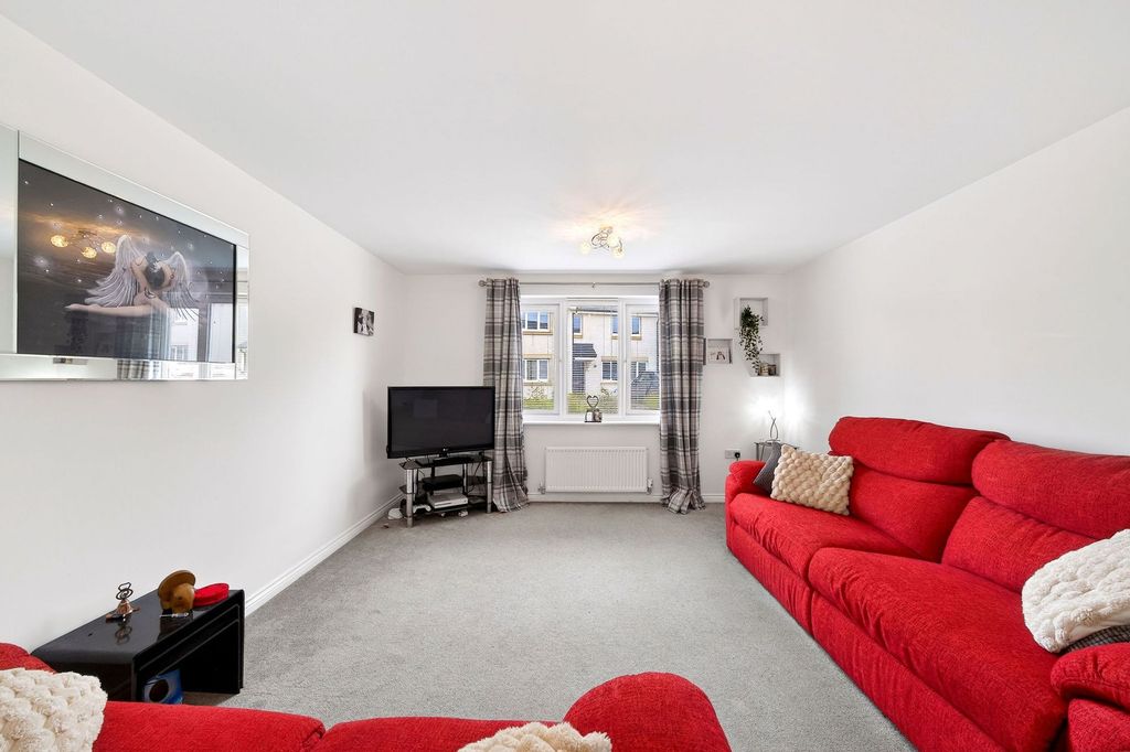 Property photo 3 of 61 Lounge