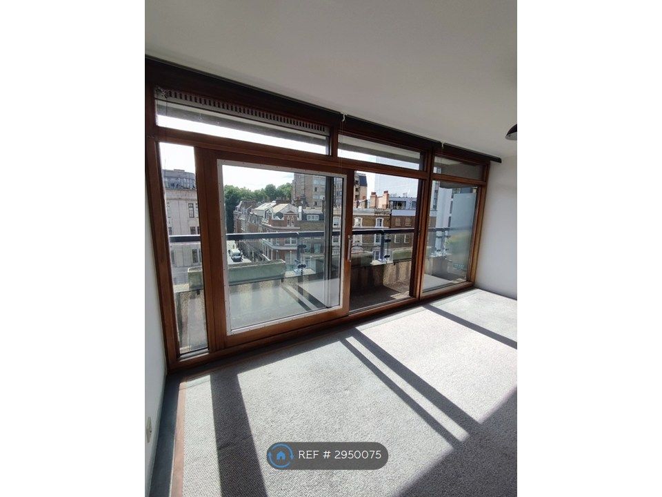 Property photo 2 of 19 Studio Room Windows