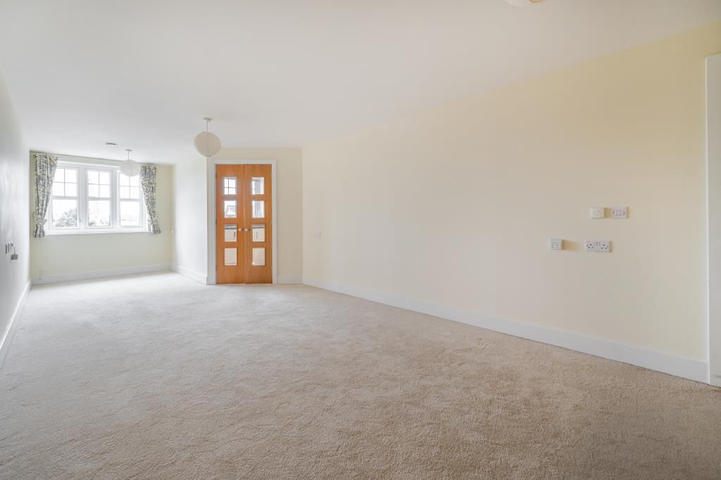Property photo 3 of 16 Living Room