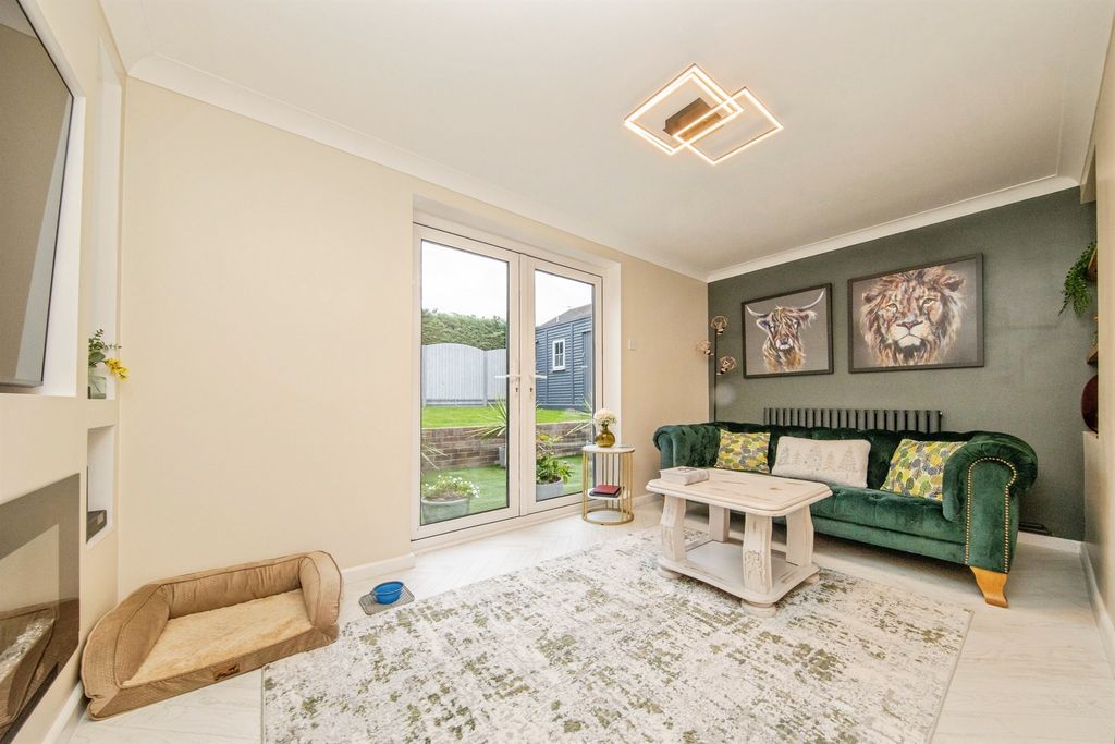 Property photo 3 of 28