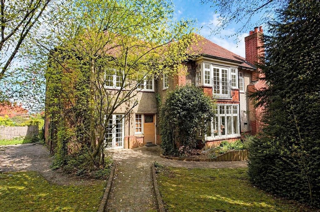 Property photo 1 of 27