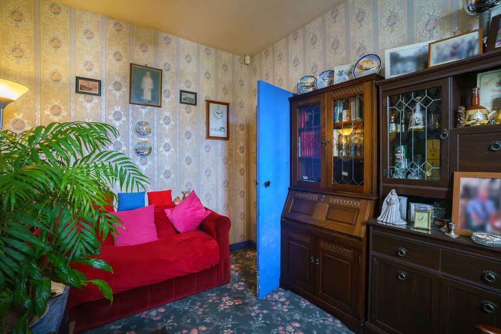 Property photo 2 of 40