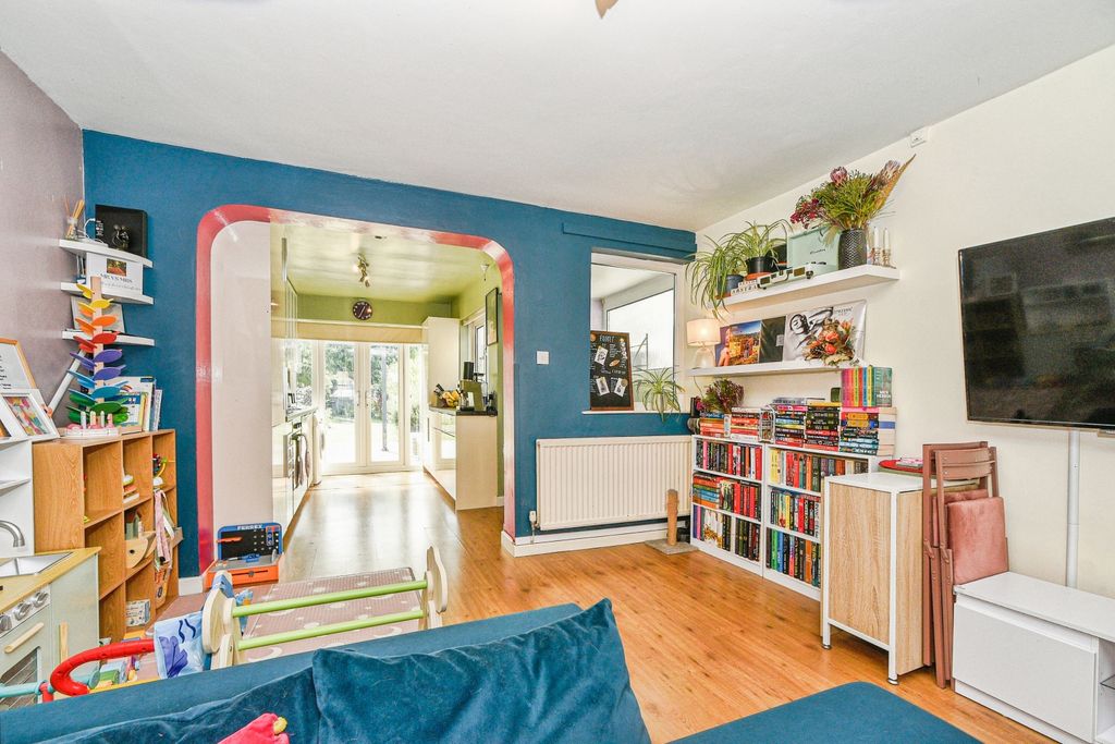 Property photo 2 of 18