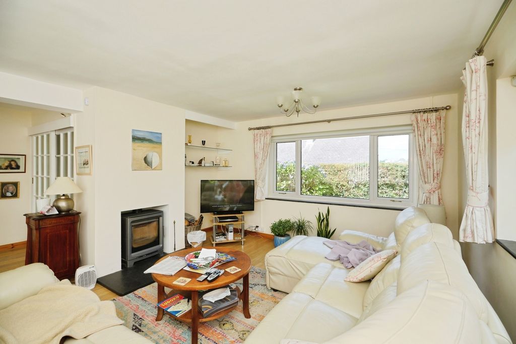 Property photo 3 of 17 Photo