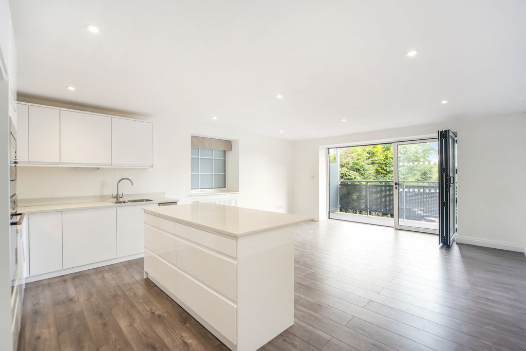 Property photo 2 of 10 Kitchen