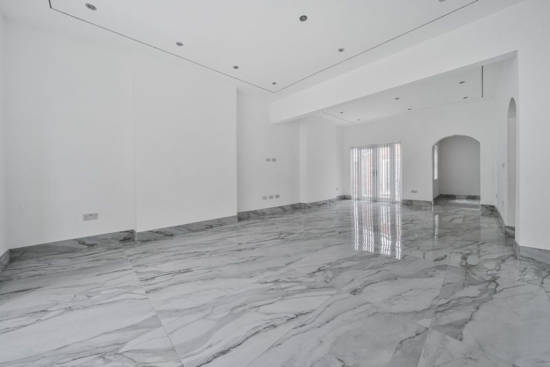 Property photo 3 of 21 Living Room