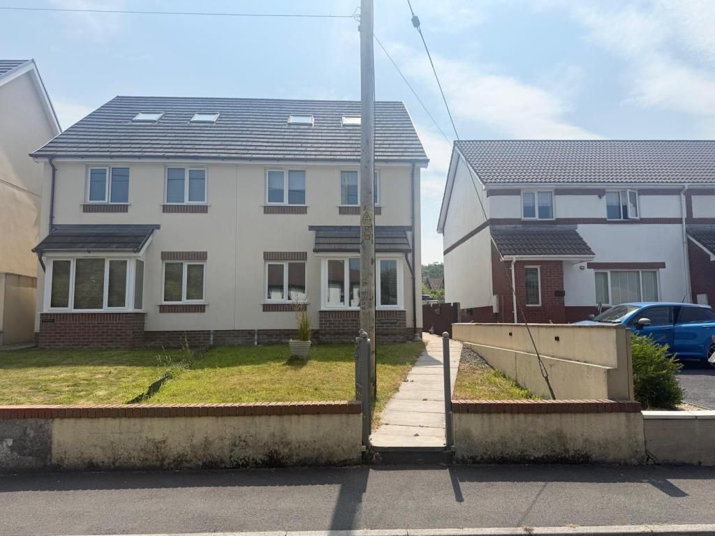 Property photo 2 of 32