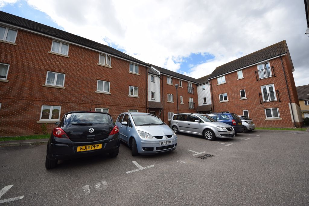 Property photo 2 of 10 Loxford Court 18 (11)