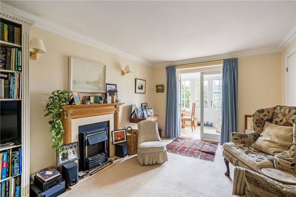 Property photo 3 of 21 Sitting Room