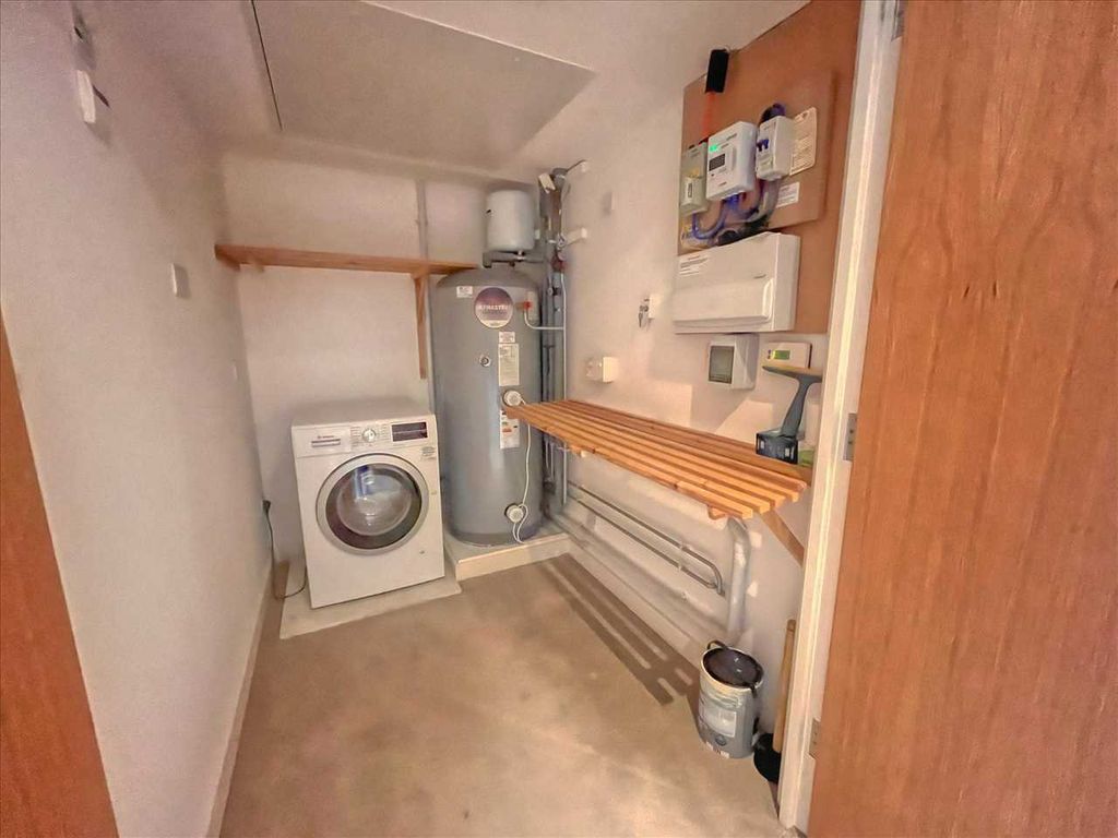 Additional image 10 of 2 bed flat for saleVictoria Gardens, Hadleigh Road, Frinton On Sea CO13