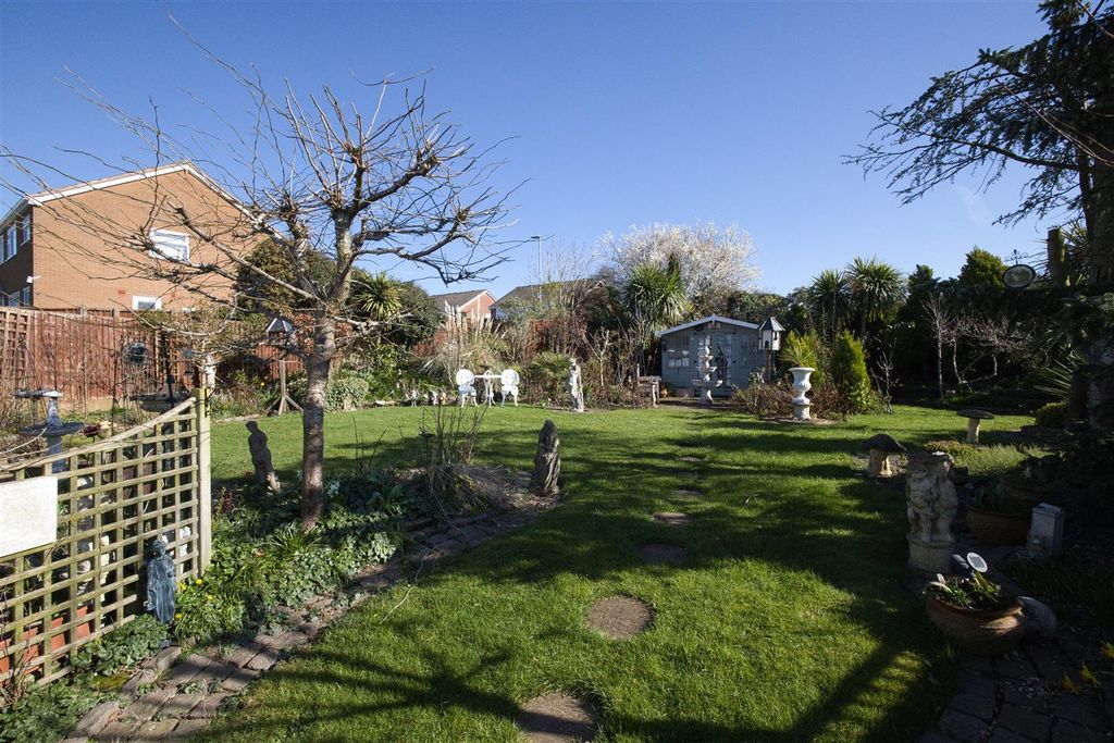 Property photo 2 of 17 Outside