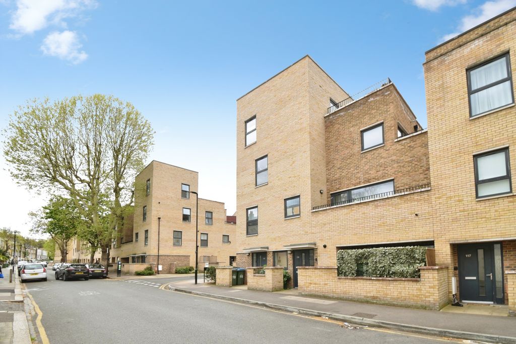 Property photo 2 of 20