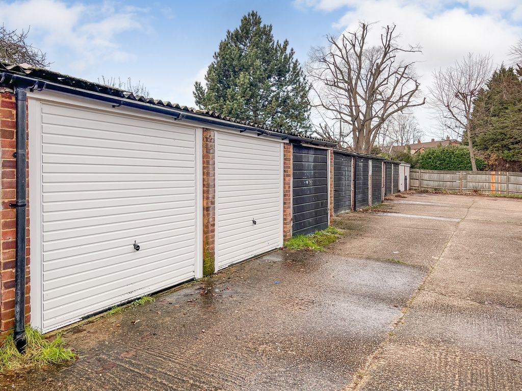Property photo 1 of 2 Garage 14 At The Rear Of 78/104 Albert Road, London, Se25 4Jw