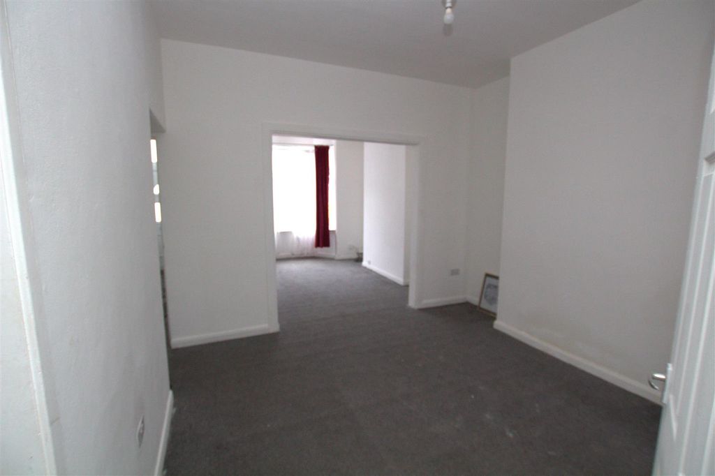 Property photo 3 of 7 8 Teesdale Diner.Jpg