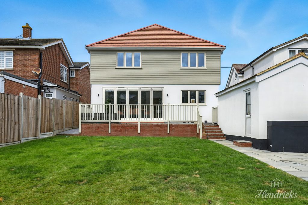 Property photo 2 of 31