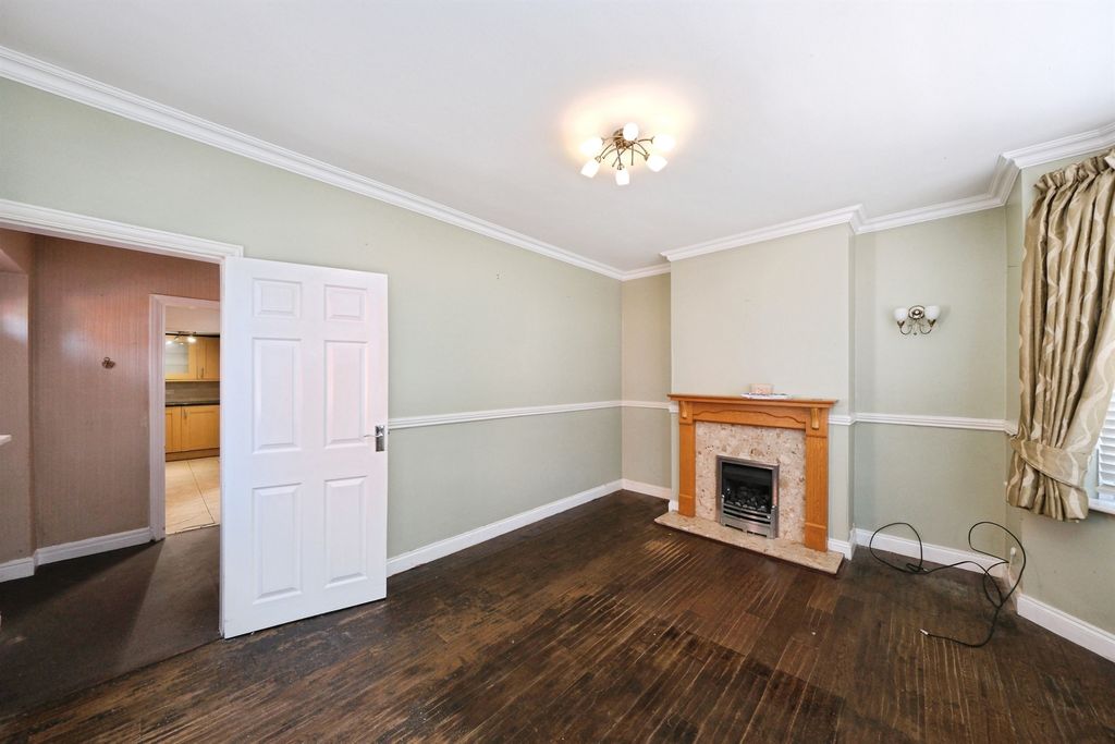 Property photo 2 of 16