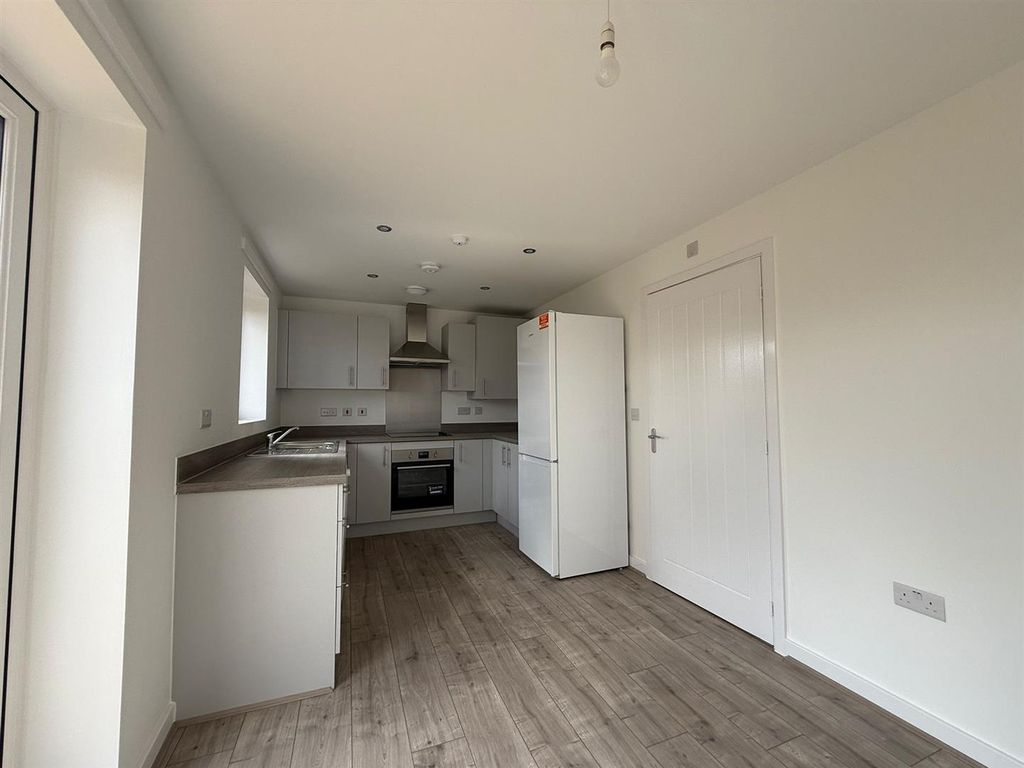 Property photo 3 of 17 5A1c3867-063c-4Cf0-9408-9d2Dd1Da7E60.Jpg