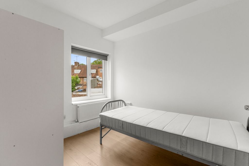 Property photo 2 of 6 2 Nightingales Corner, Hp7 9Py (Low Res)-13