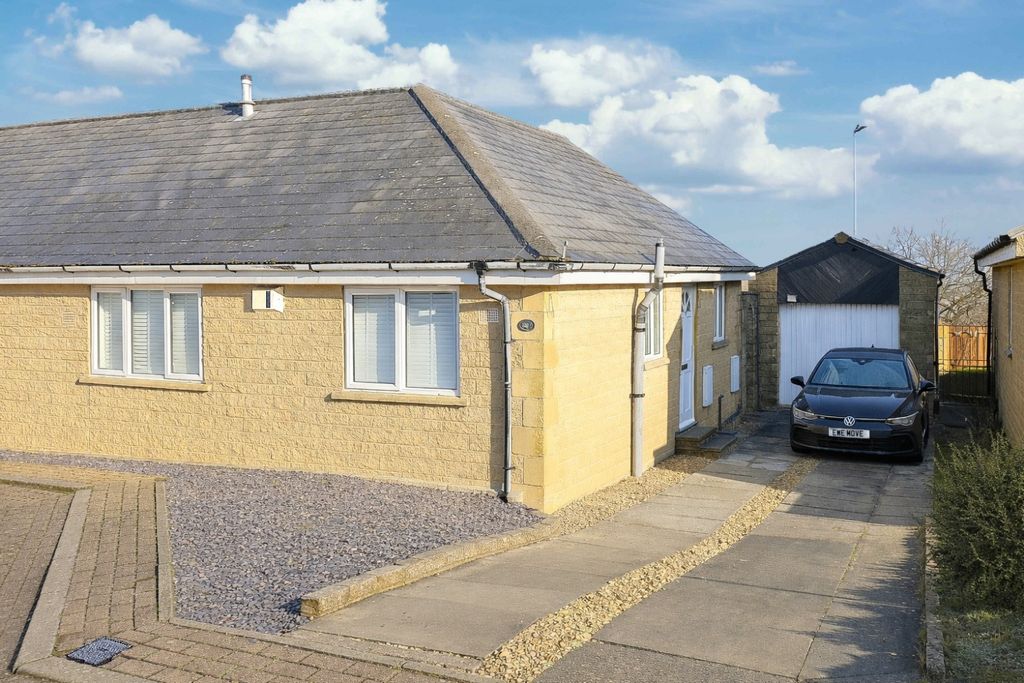 Property photo 1 of 20 Badger Hill Ewemove Brighouse Bungalow (22)