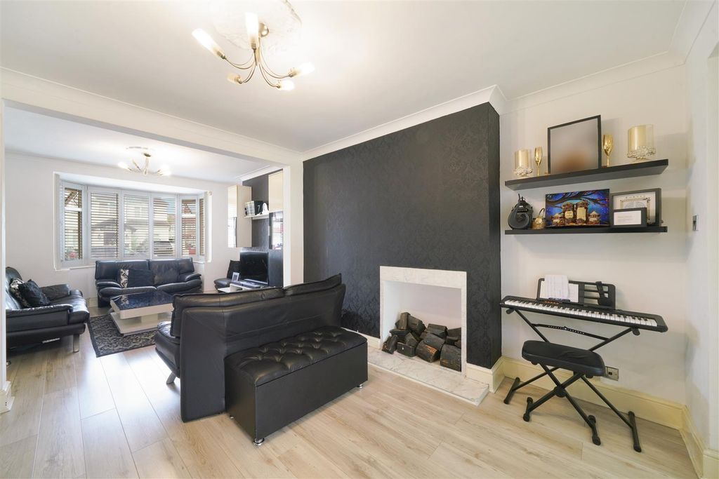 Property photo 2 of 15 87 Tavistock Avenue, Perivale - U0Rtzrh87Hb7Iraeyl