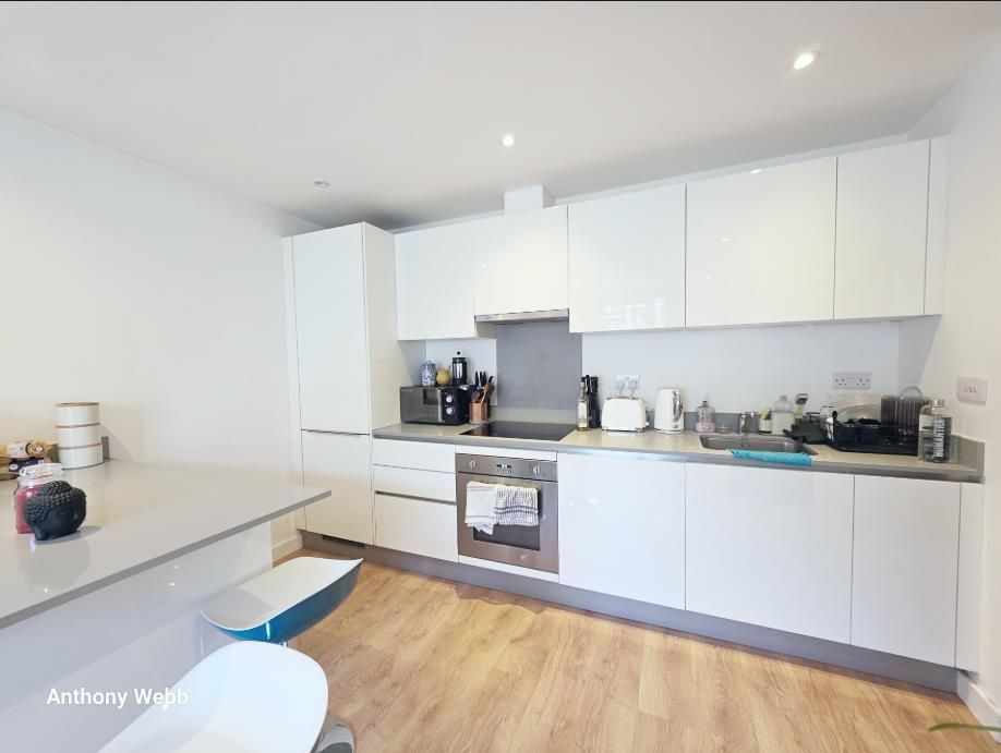 Property photo 2 of 10 Kitchen