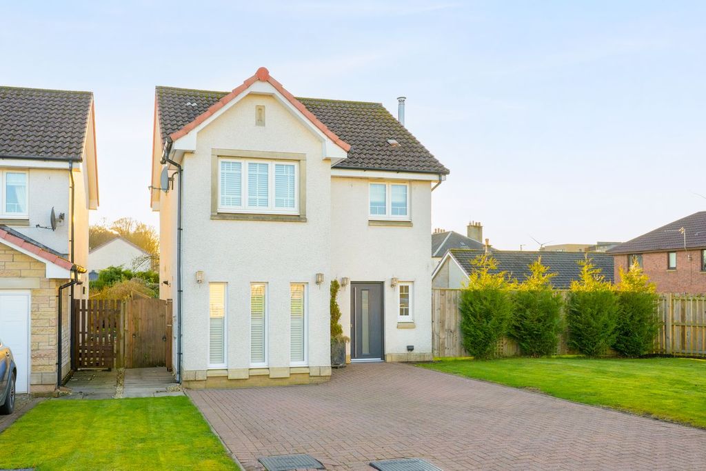 Property photo 1 of 44