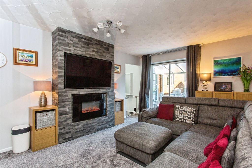 Property photo 2 of 18 Picture No. 12